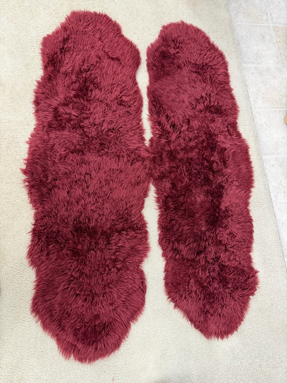 2x Soft & Fluffy Faux Sheepskin Area Rug, Color resembles Burgandy 2 x 6 Feet